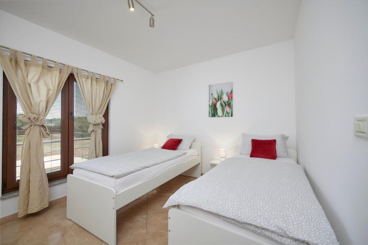 Villa Bartona For 8 Persons With Private Swimmingpool Pula Luaran gambar