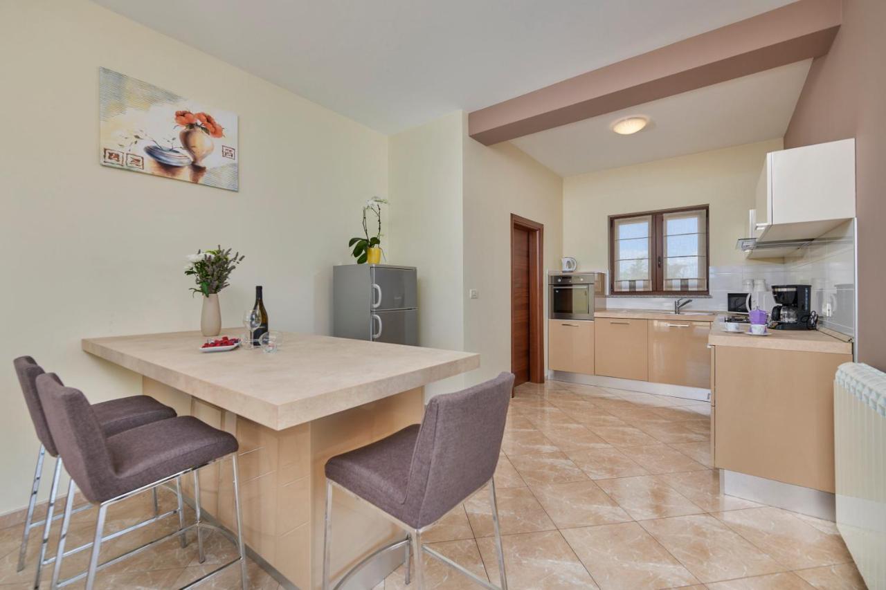 Villa Bartona For 8 Persons With Private Swimmingpool Pula Luaran gambar