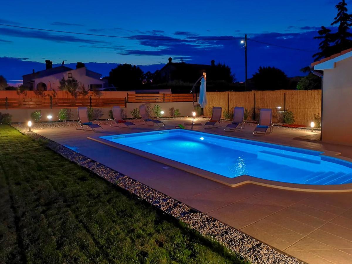 Villa Bartona For 8 Persons With Private Swimmingpool Pula Luaran gambar