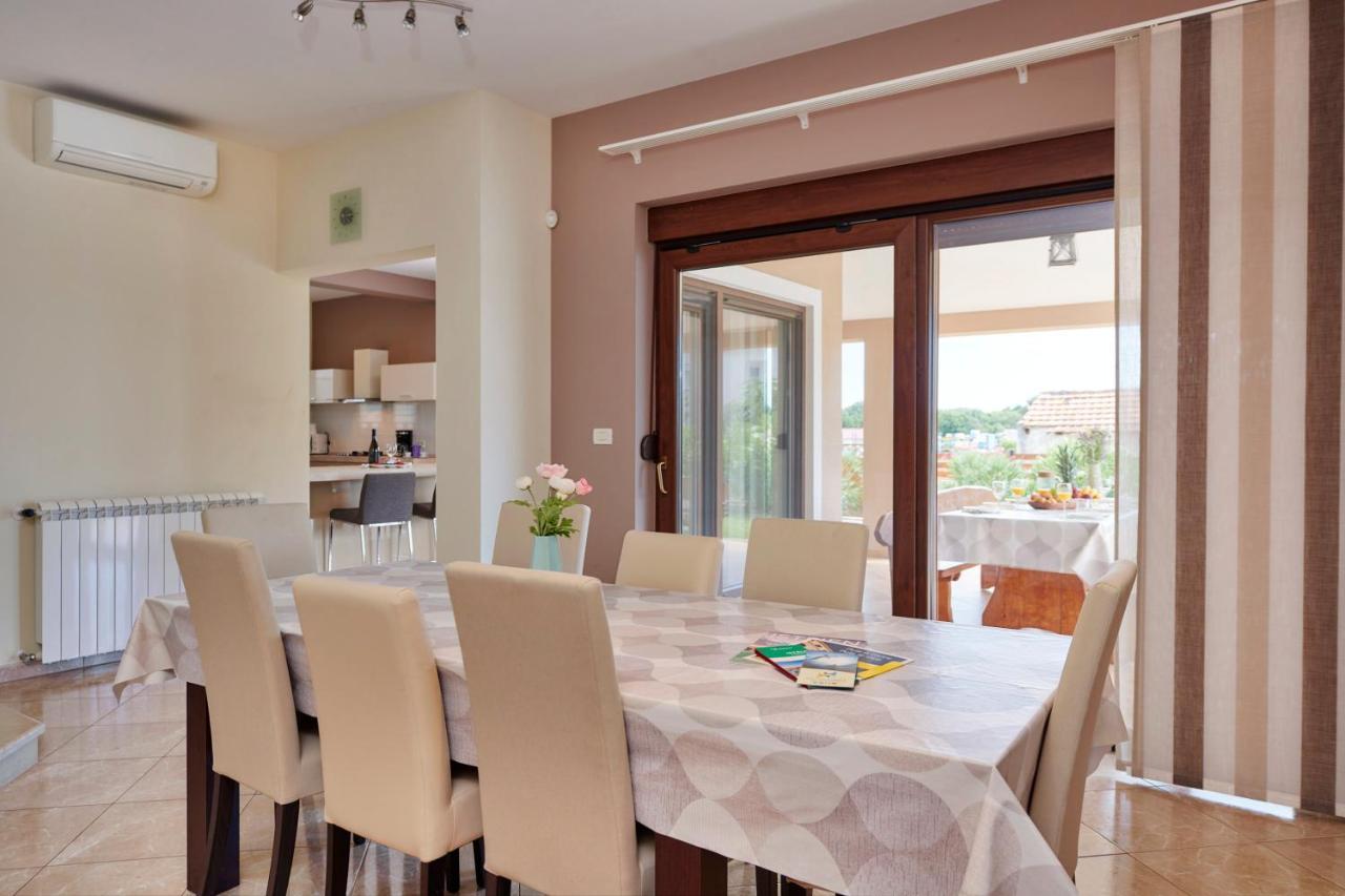 Villa Bartona For 8 Persons With Private Swimmingpool Pula Luaran gambar