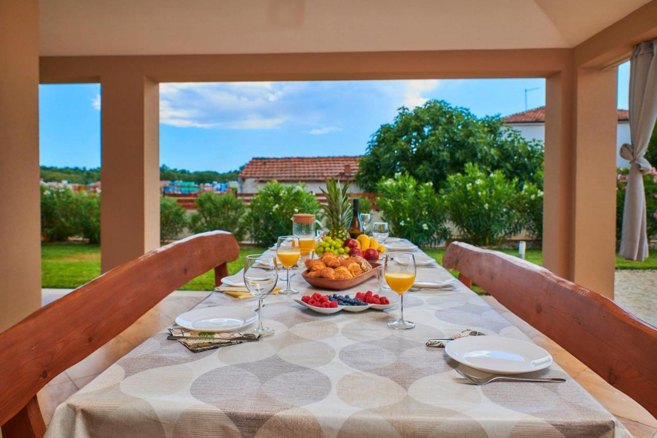 Villa Bartona For 8 Persons With Private Swimmingpool Pula Luaran gambar