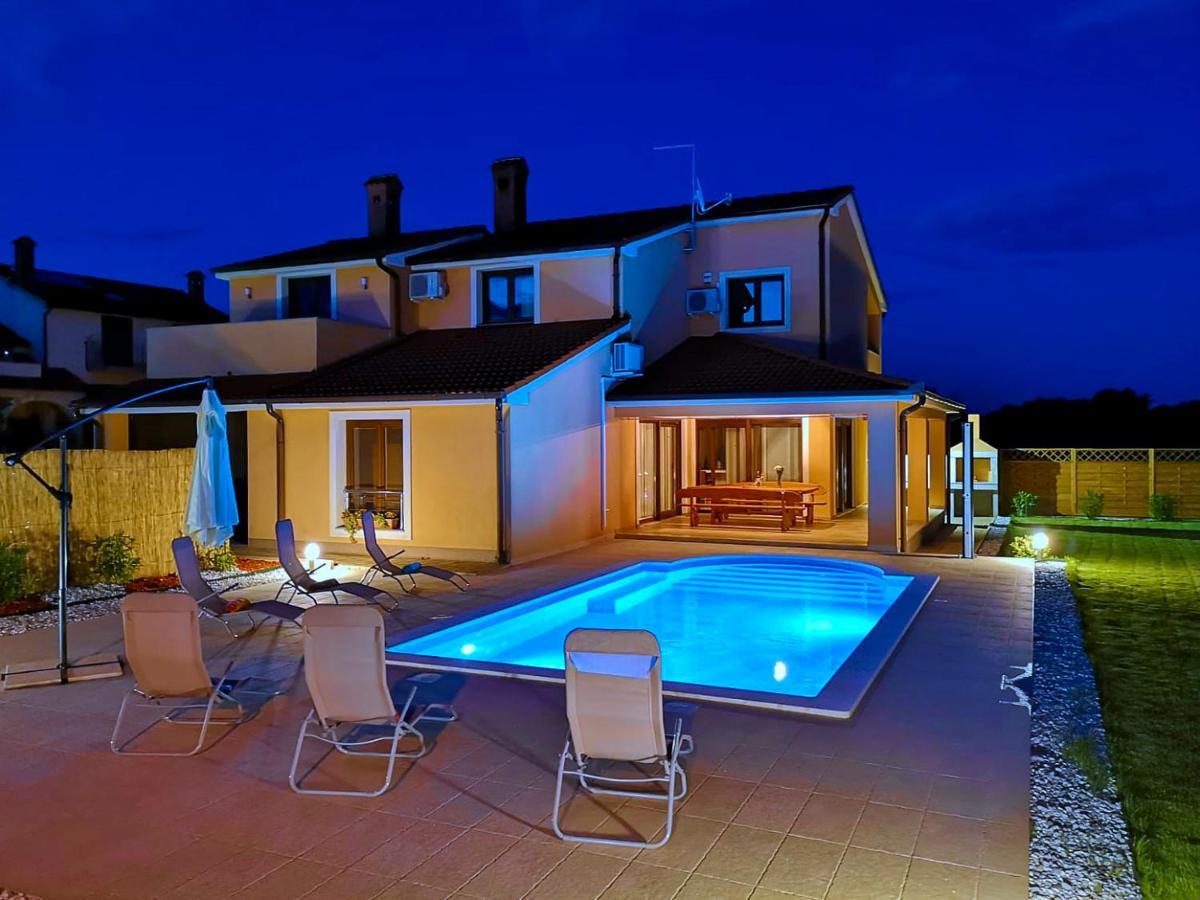 Villa Bartona For 8 Persons With Private Swimmingpool Pula Luaran gambar