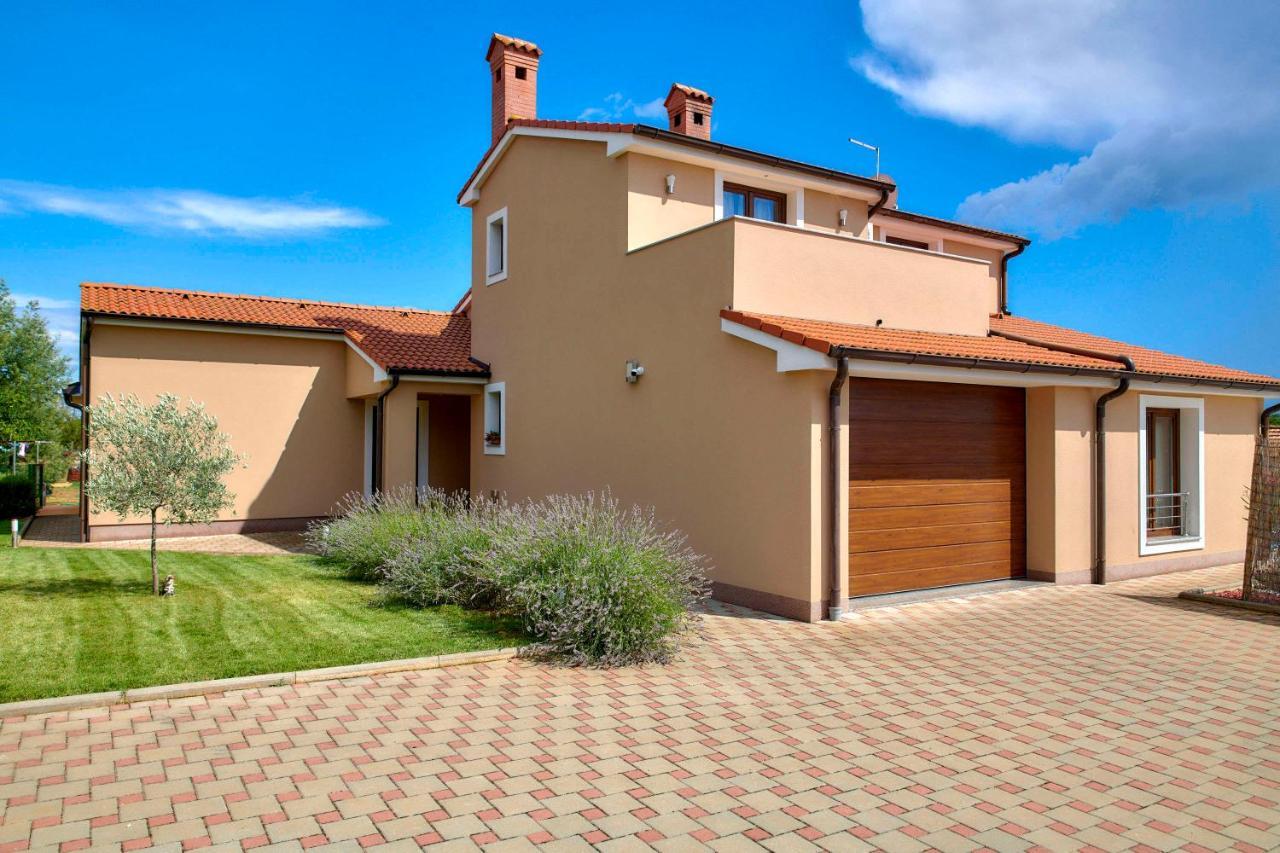 Villa Bartona For 8 Persons With Private Swimmingpool Pula Luaran gambar