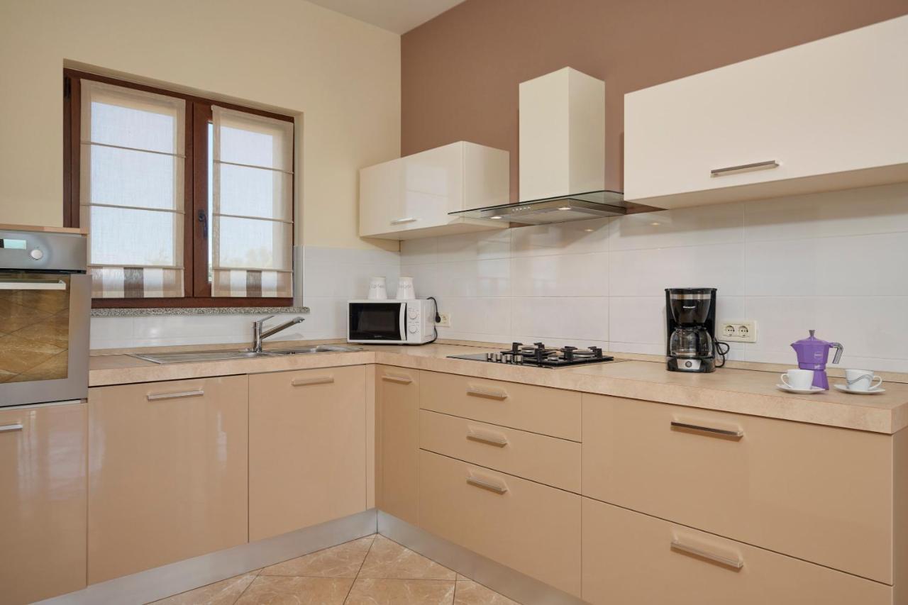 Villa Bartona For 8 Persons With Private Swimmingpool Pula Luaran gambar