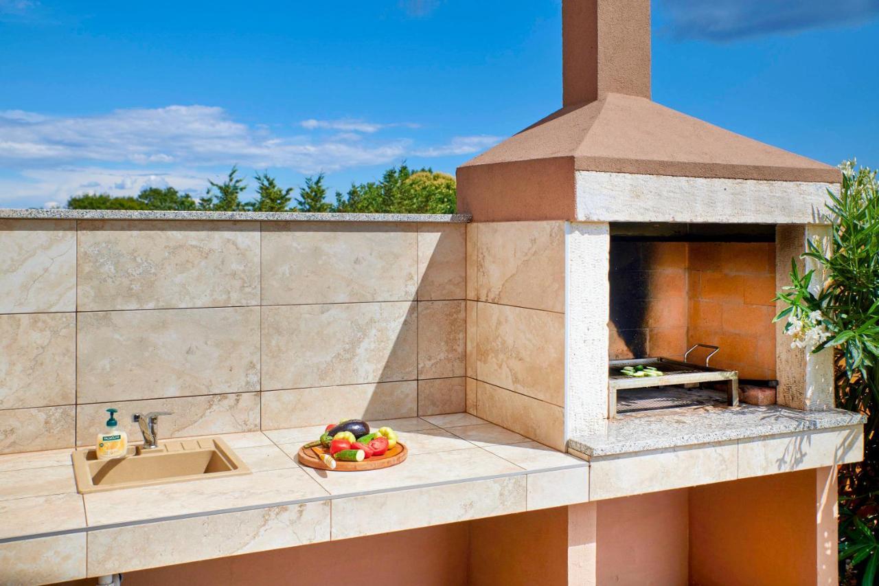 Villa Bartona For 8 Persons With Private Swimmingpool Pula Luaran gambar