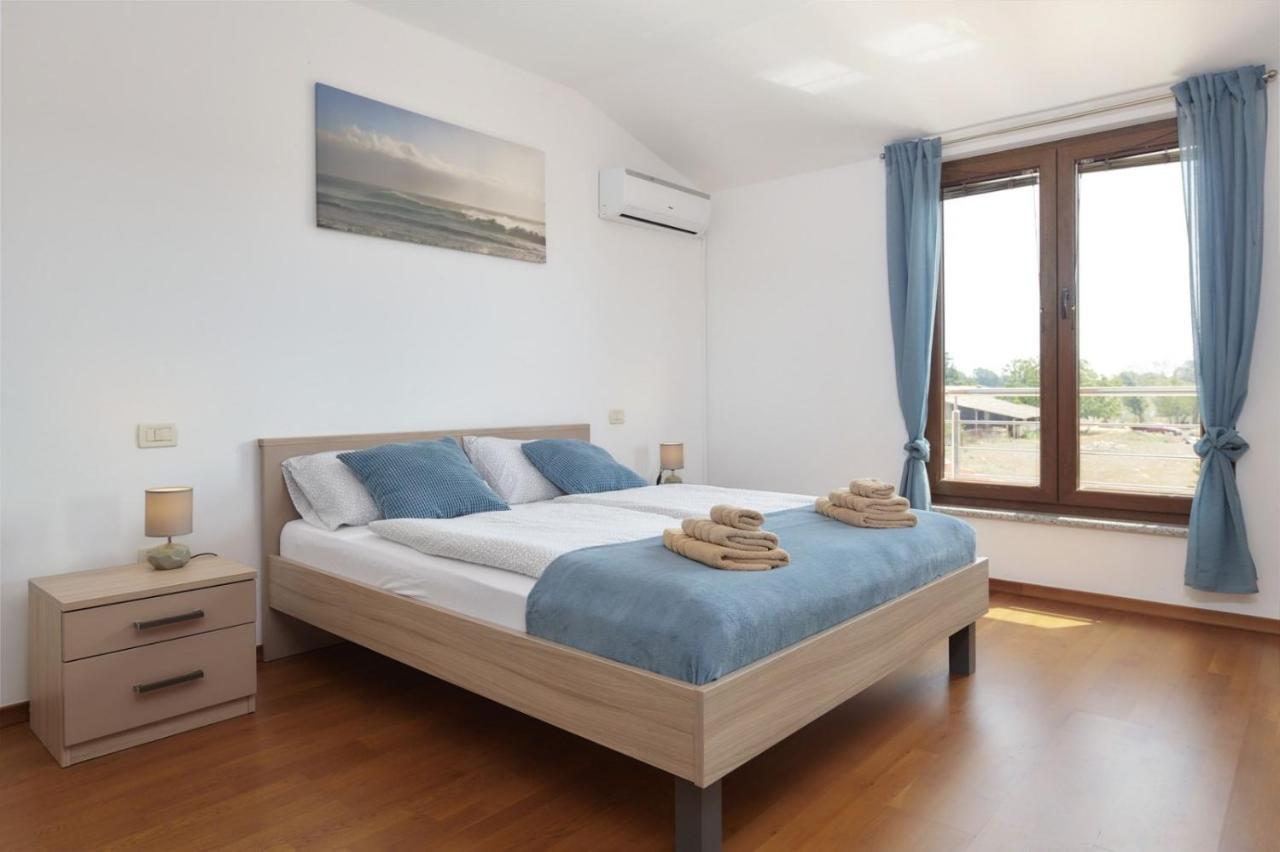 Villa Bartona For 8 Persons With Private Swimmingpool Pula Luaran gambar