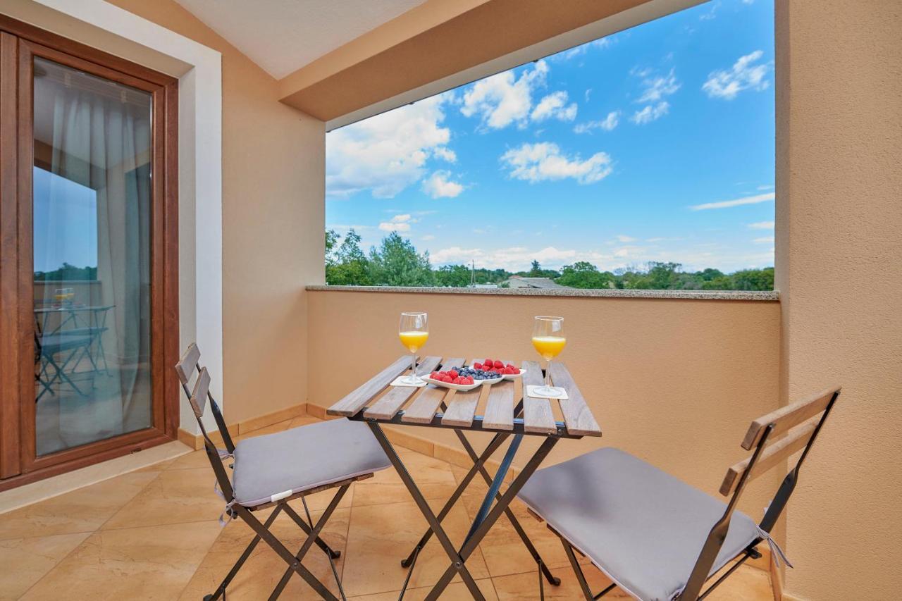 Villa Bartona For 8 Persons With Private Swimmingpool Pula Luaran gambar